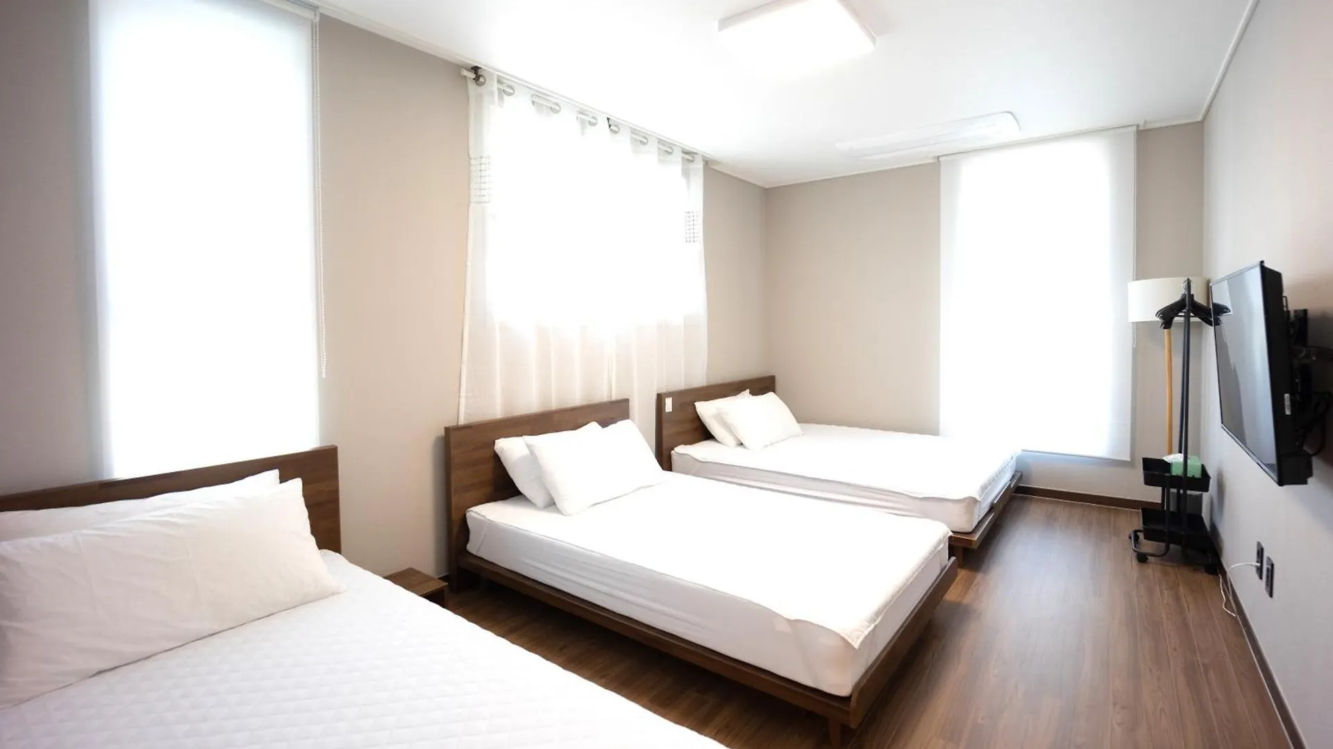 Incheon Airport Guest House King 3*,